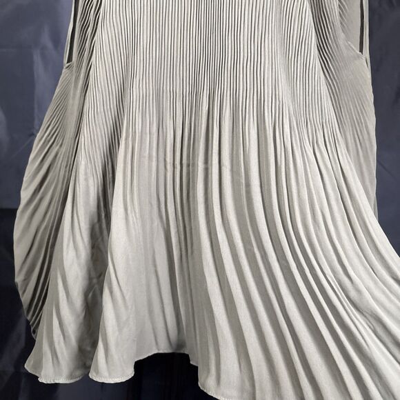 JUSTFAB Women Size M Olive Green Crew Neck Cold Shoulder Long Sleeve Blouse - Picture 13 of 14